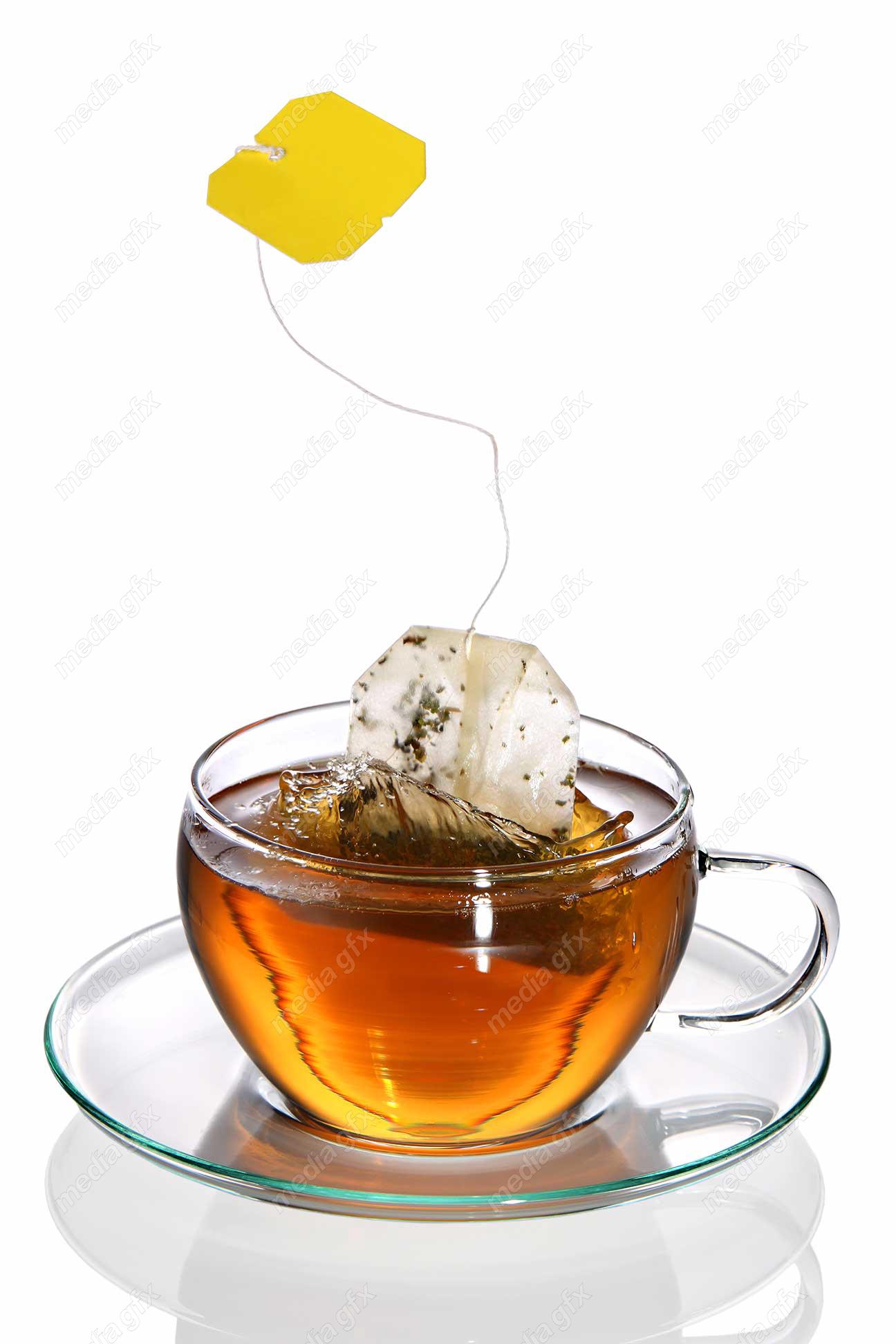 عکس با کیفیت چای کیسه ای و دمنوش در فنجان شیشه ای MJ000483