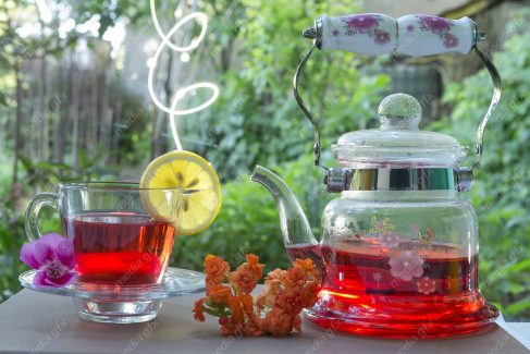 عکس با کیفیت دمنوش در فنجان شیشه ای MJ000488