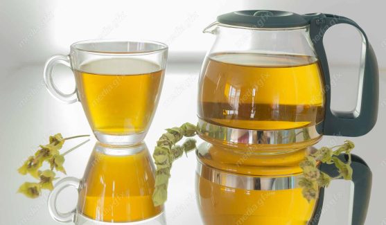 عکس با کیفیت دمنوش در فنجان شیشه ای MJ000490