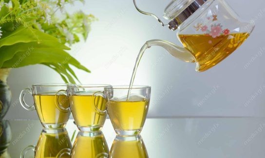 عکس با کیفیت دمنوش در فنجان شیشه ای MJ000494