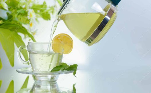 عکس با کیفیت دمنوش در فنجان شیشه ای MJ000498