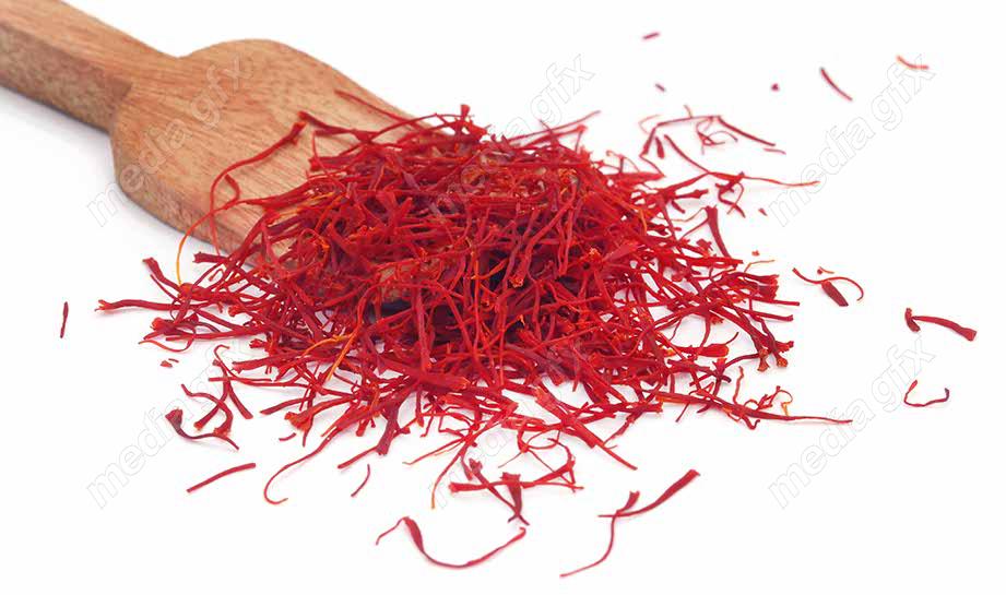 عکس با کیفیت پوشال زعفران در ظرف چوبی پس زمینه سفید برای چاپ MJ002056