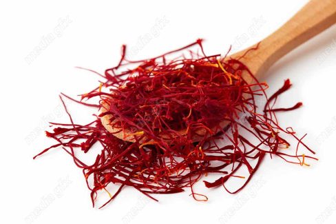 عکس با کیفیت پوشال زعفران در ظرف چوبی پس زمینه سفید برای چاپ MJ002057