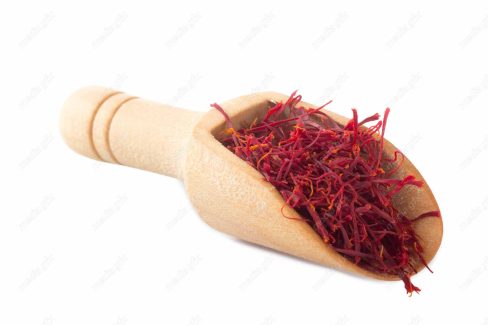 عکس با کیفیت پوشال زعفران در ظرف چوبی پس زمینه سفید برای چاپ MJ002059