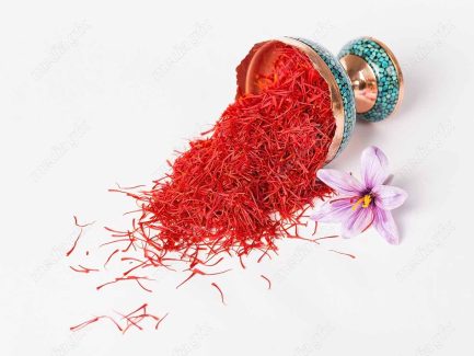 عکس با کیفیت زعفران در جام پس زمینه سفید برای چاپ MJ002063