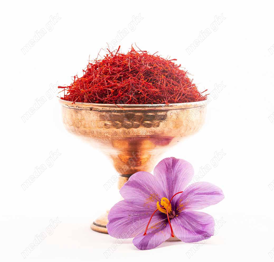 عکس با کیفیت زعفران در جام پس زمینه سفید برای چاپ MJ002071