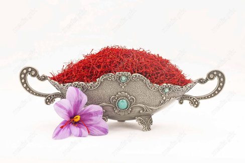 عکس با کیفیت زعفران در جام پس زمینه سفید برای چاپ MJ002073