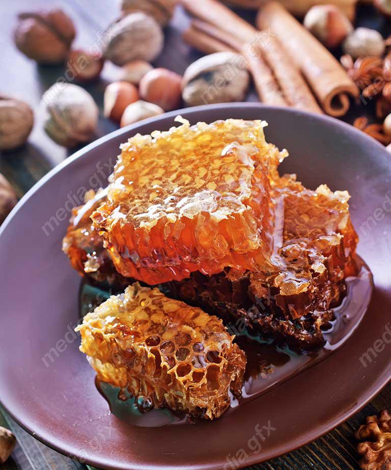 عکس با کیفیت عسل طبیعی و موم در شیشه عسل MJ002288