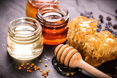 عکس با کیفیت عسل طبیعی و موم در شیشه عسل MJ002290