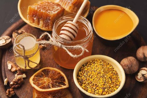 عکس با کیفیت عسل طبیعی و موم در شیشه عسل MJ002303