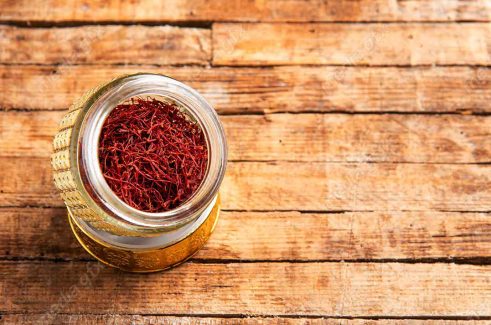 عکس با کیفیت زعفران پس زمینه چوبی MJ002537