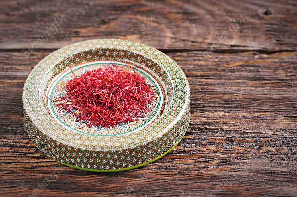 عکس با کیفیت زعفران درون ظرف خاتم MJ002539