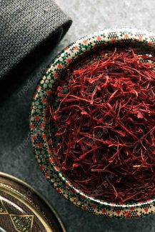 عکس با کیفیت زعفران درون ظرف خاتم MJ002545