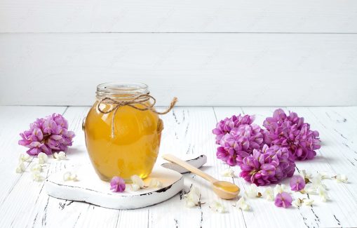 دانلود رایگان عکس با کیفیت عسل طبیعی در کنار گل و گیاه MJ003261