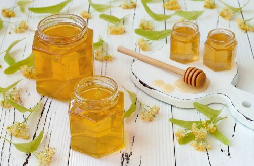 دانلود رایگان عکس با کیفیت عسل طبیعی و لیمو برش خورده روی میز MJ003272