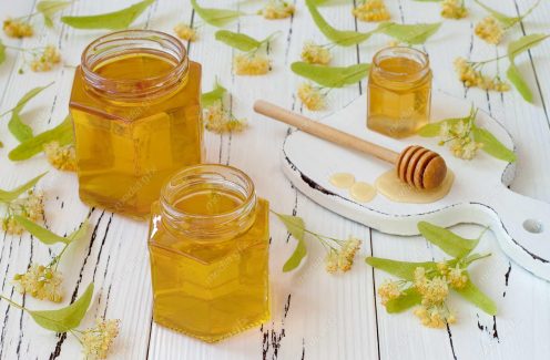 دانلود رایگان عکس با کیفیت عسل طبیعی و لیمو برش خورده روی میز MJ003273