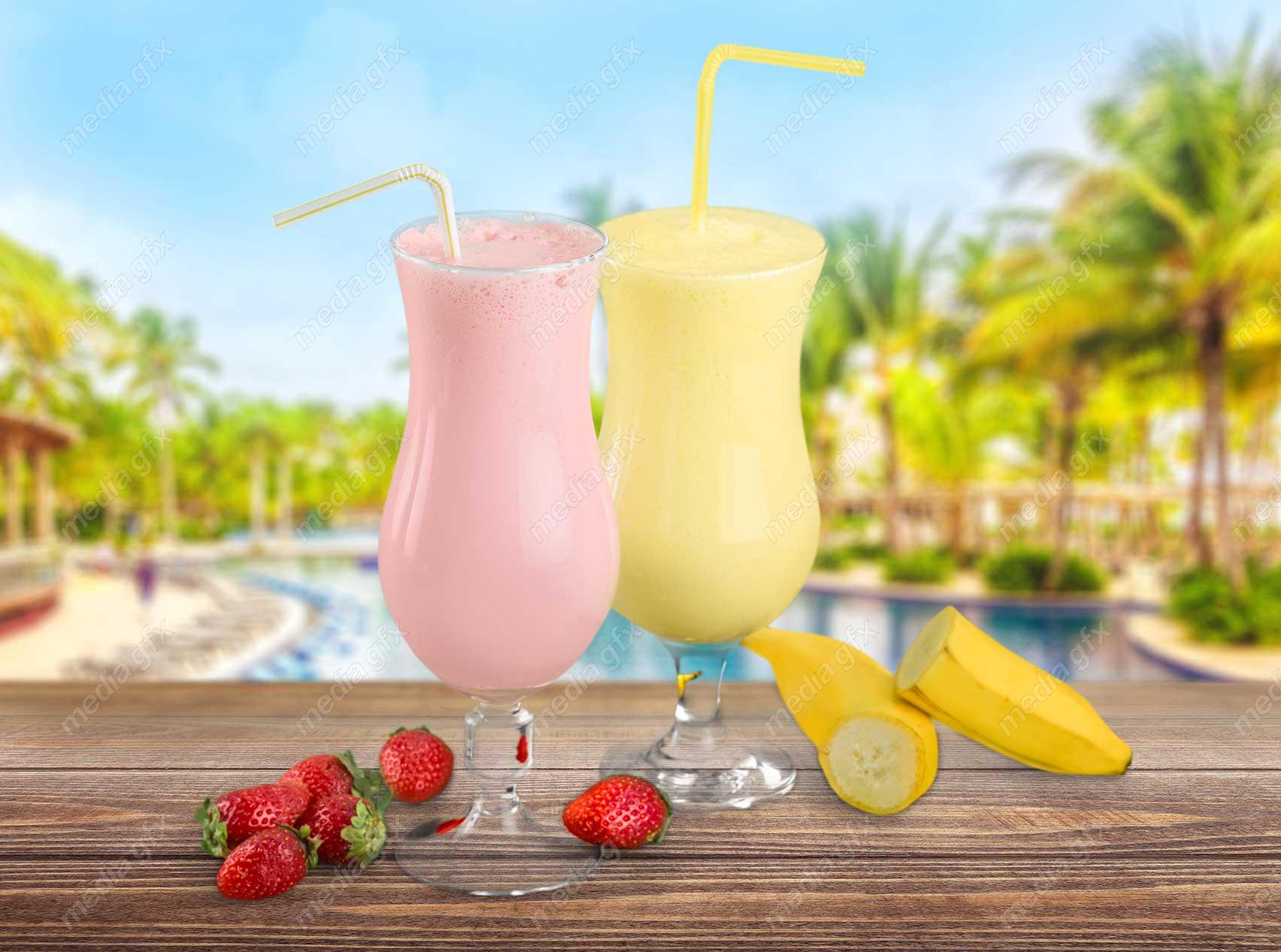 عکس با کیفیت نوشیدنی خنک استوایی روی میز MJ003295