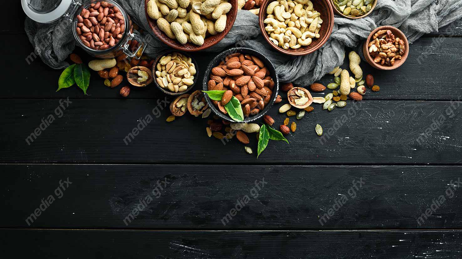 عکس با کیفیت آجیل مغز مخلوط درون ظرف  MJ003444