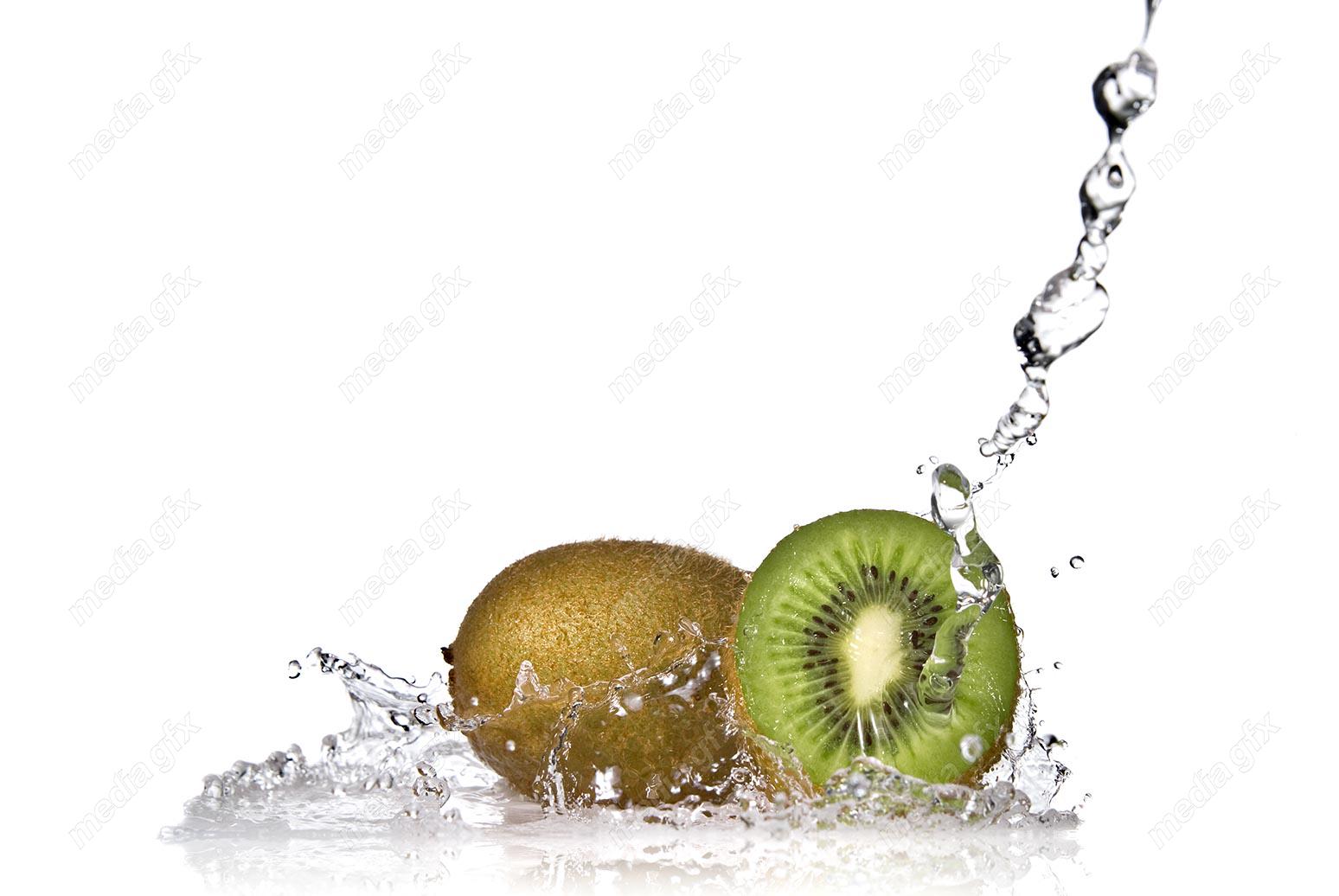 عکس با کیفیت کیوی خیس و قطرات آب MJ003594