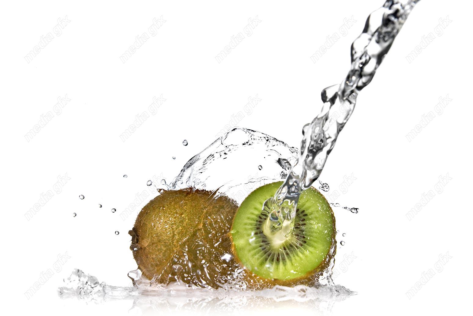 عکس با کیفیت کیوی خیس و قطرات آب MJ003595