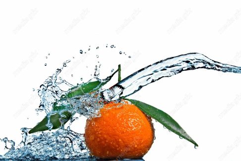 عکس با کیفیت پرتقال خیس و قطرات آب MJ003611