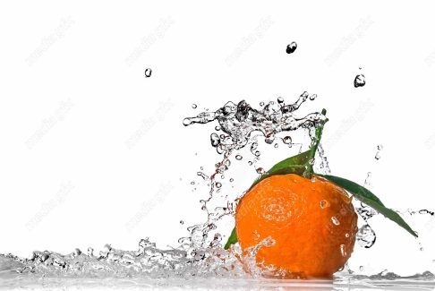 عکس با کیفیت پرتقال خیس و قطرات آب MJ003614