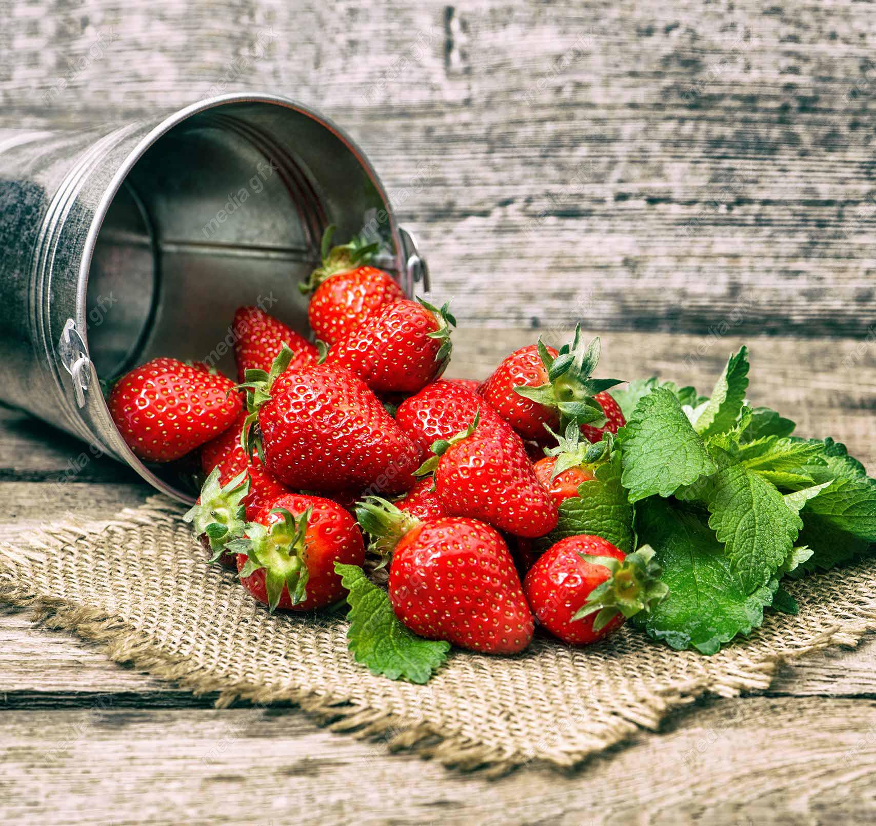 عکس با کیفیت توت فرنگی  MJ003850