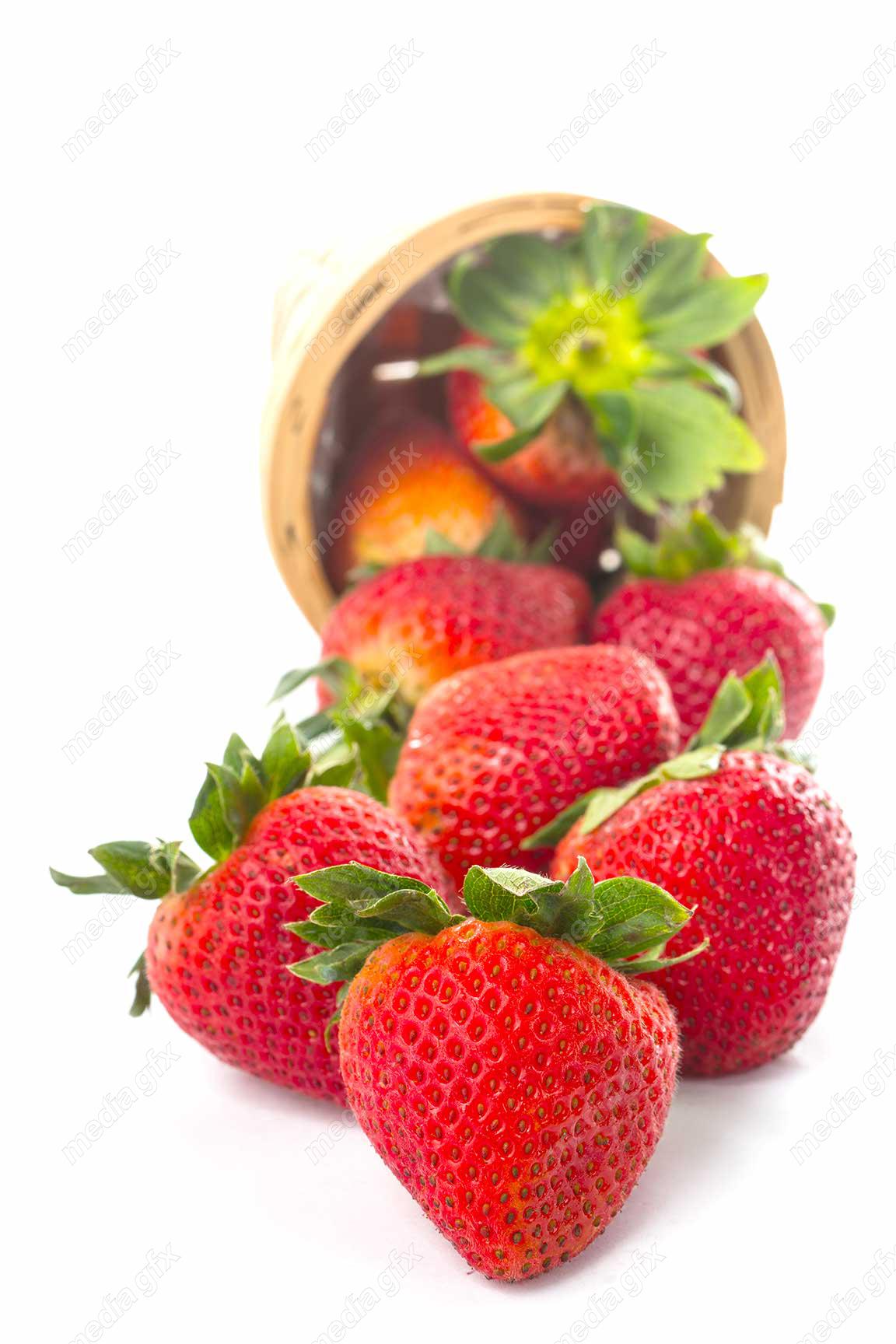 عکس با کیفیت توت فرنگی پس زمینه سفید MJ003872