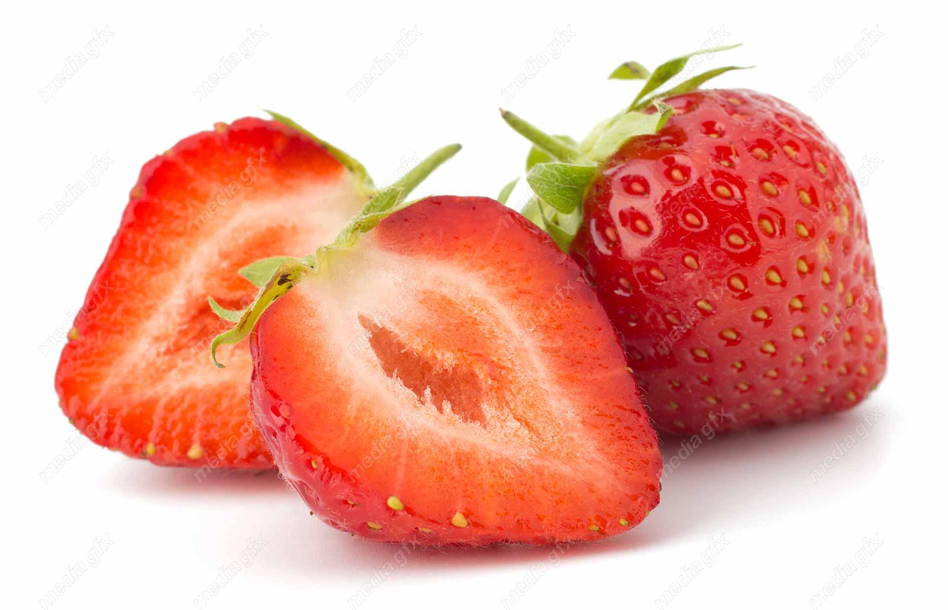 عکس با کیفیت توت فرنگی پس زمینه سفید MJ003881