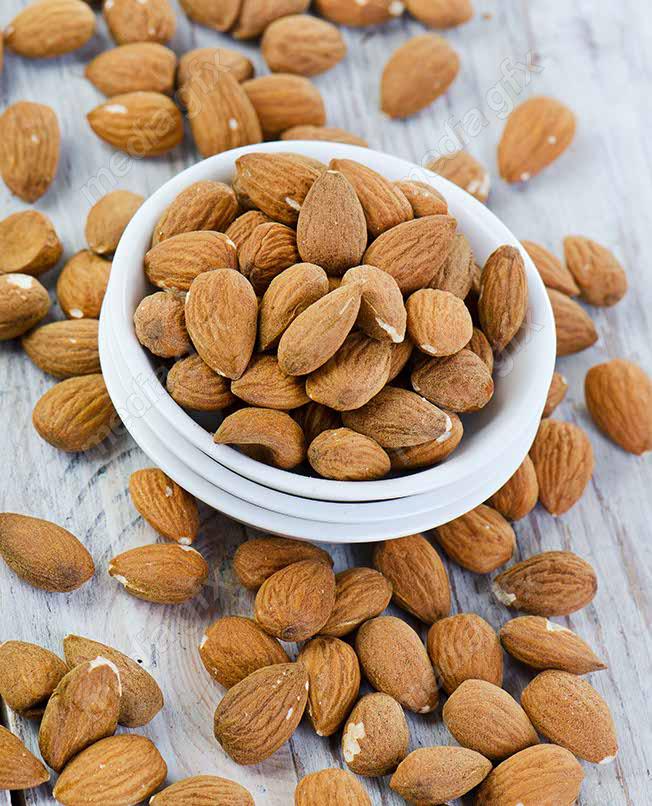 عکس با کیفیت مغز بادام درختی MJ004125
