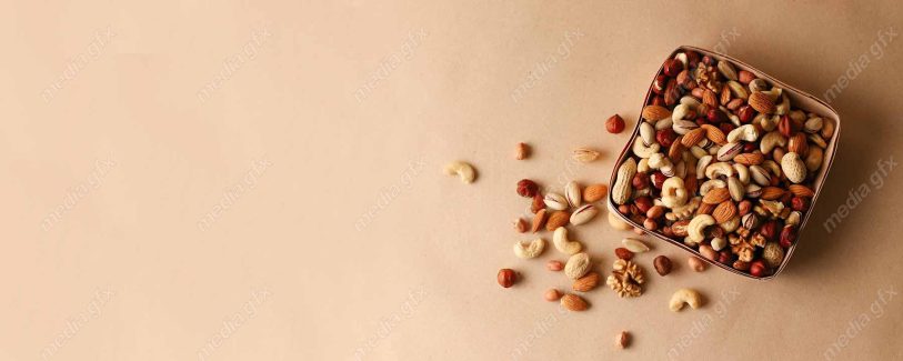 عکس با کیفیت پس زمینه انواع آجیل مغز در ظرف های متنوع  MJ004185