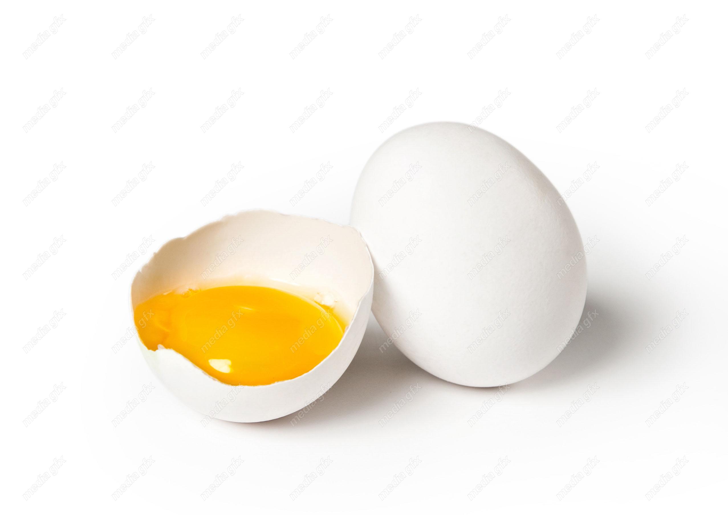عکس با کیفیت تخم مرغ و زرده تخم مرغ پس زمینه سفید MJ004415