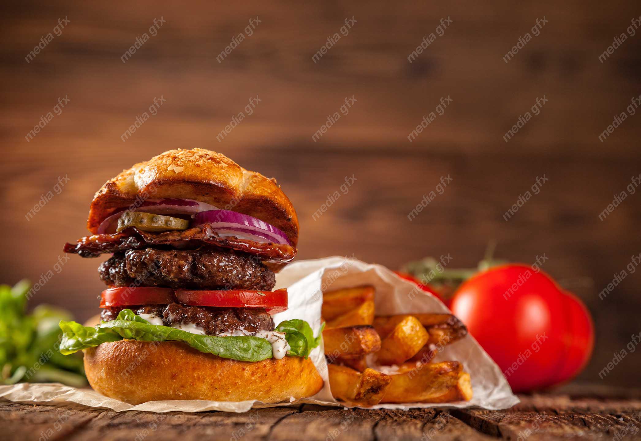دانلود رایگان عکس با کیفیت همبرگر، فست فود و سیب زمینی MJ004724