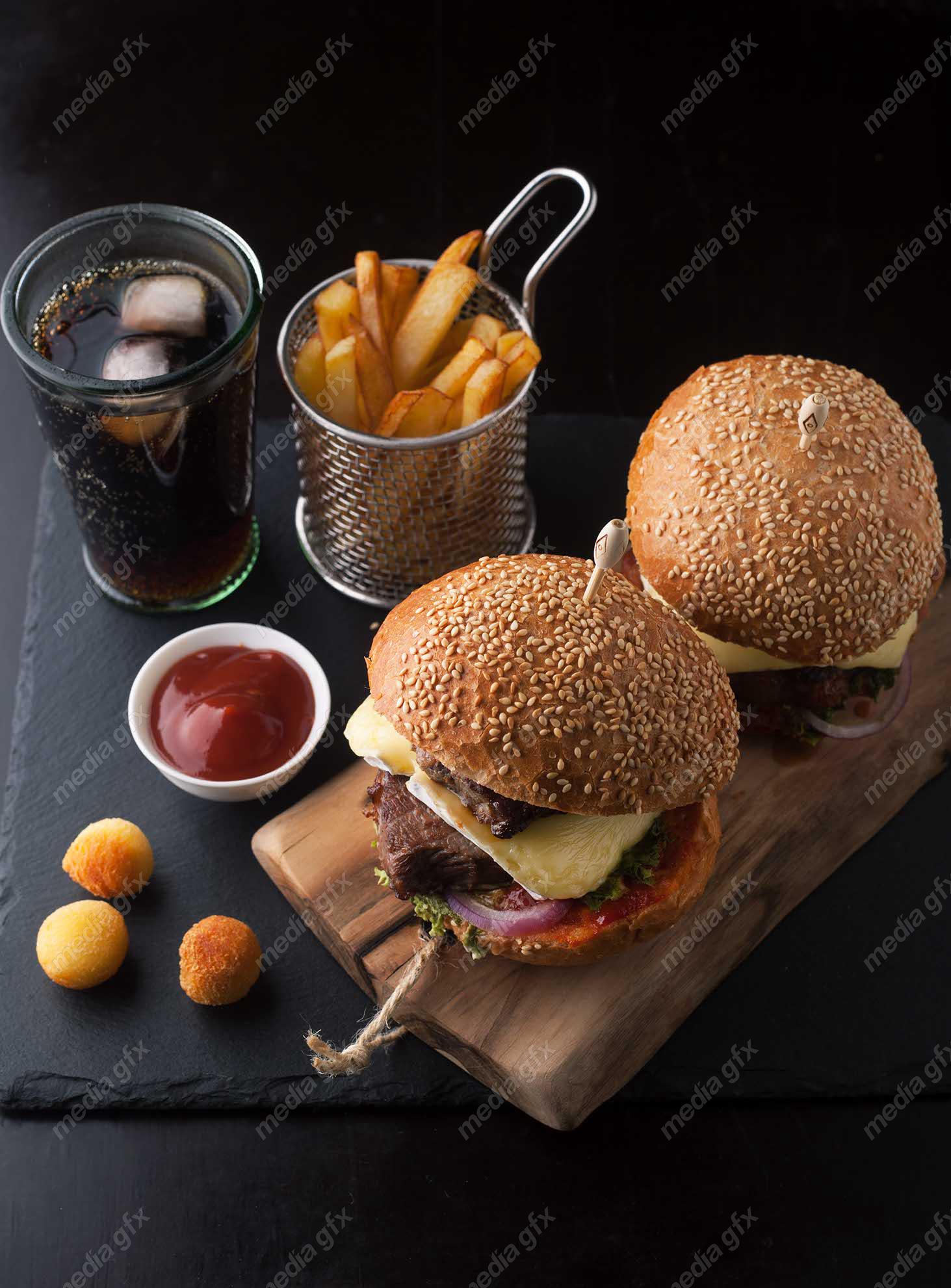 دانلود رایگان عکس با کیفیت همبرگر، فست فود و سیب زمینی MJ004728