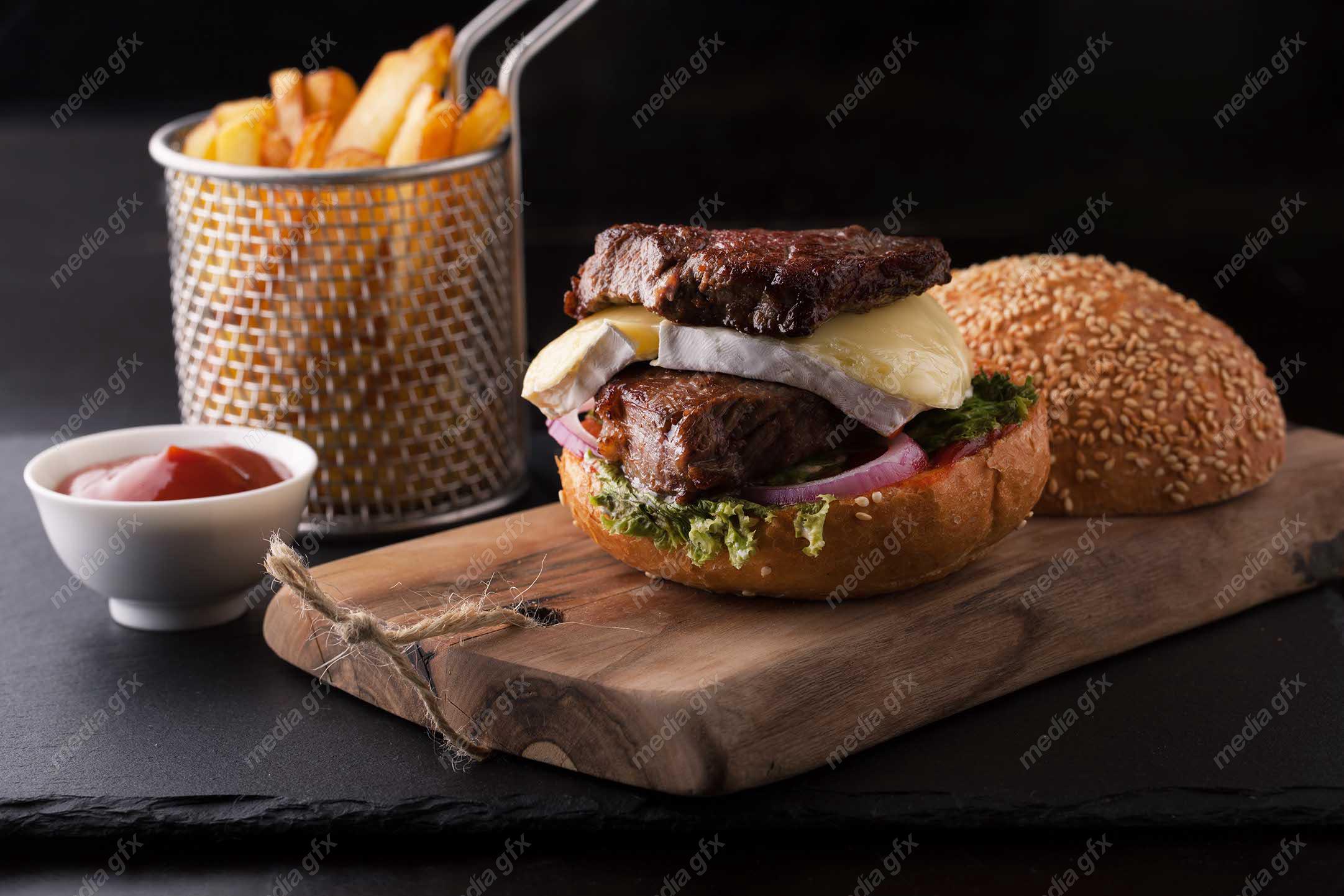دانلود رایگان عکس با کیفیت همبرگر، فست فود و سیب زمینی MJ004733