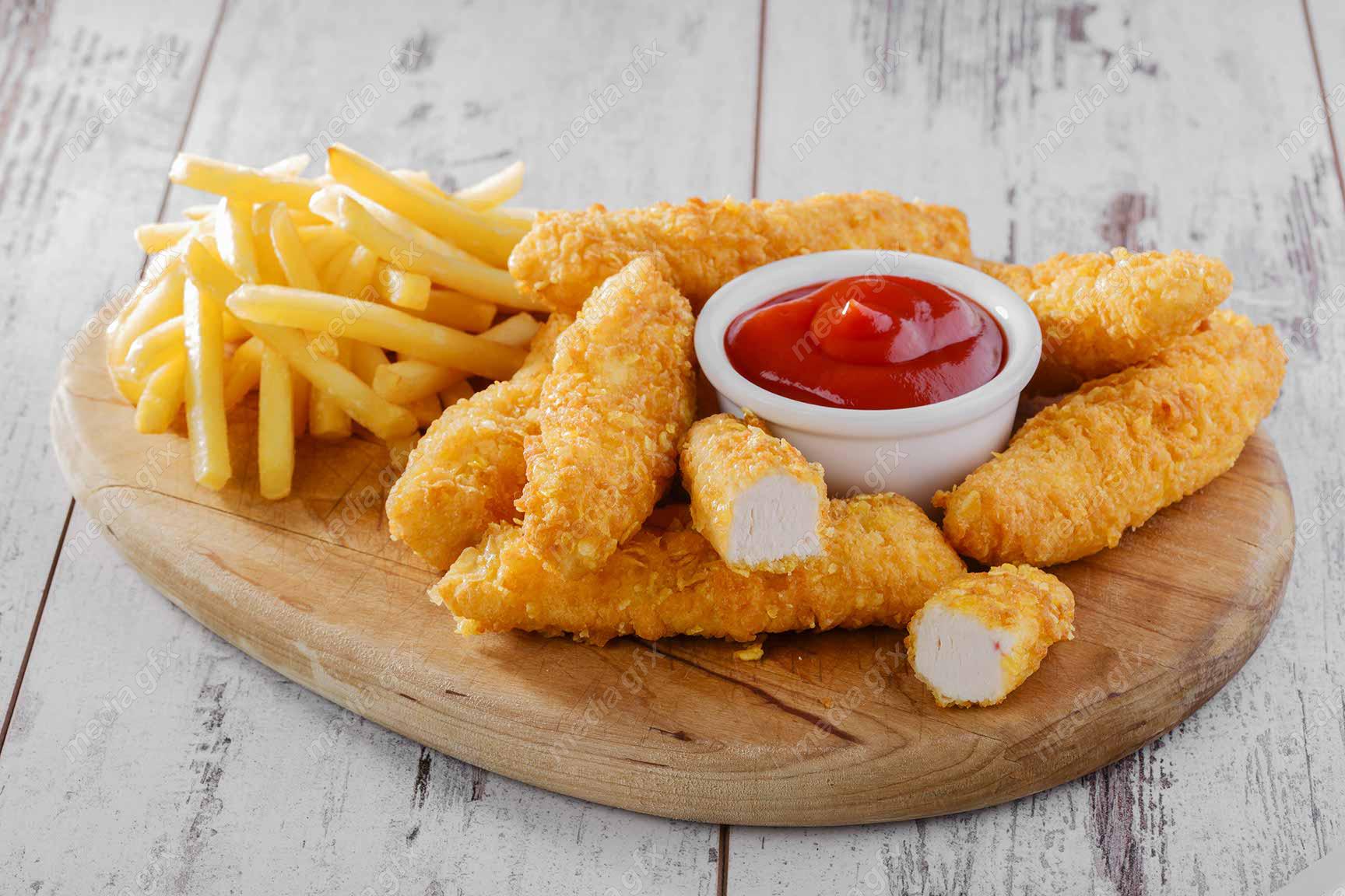 عکس با کیفیت فیله سوخاری یا چیکن استریپس در کنار سس کچاپ MJ004752