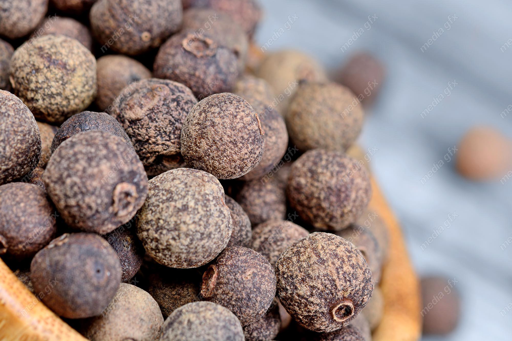 عکس با کیفیت دانه فلفل سیاه آسیاب نشده MJ004754