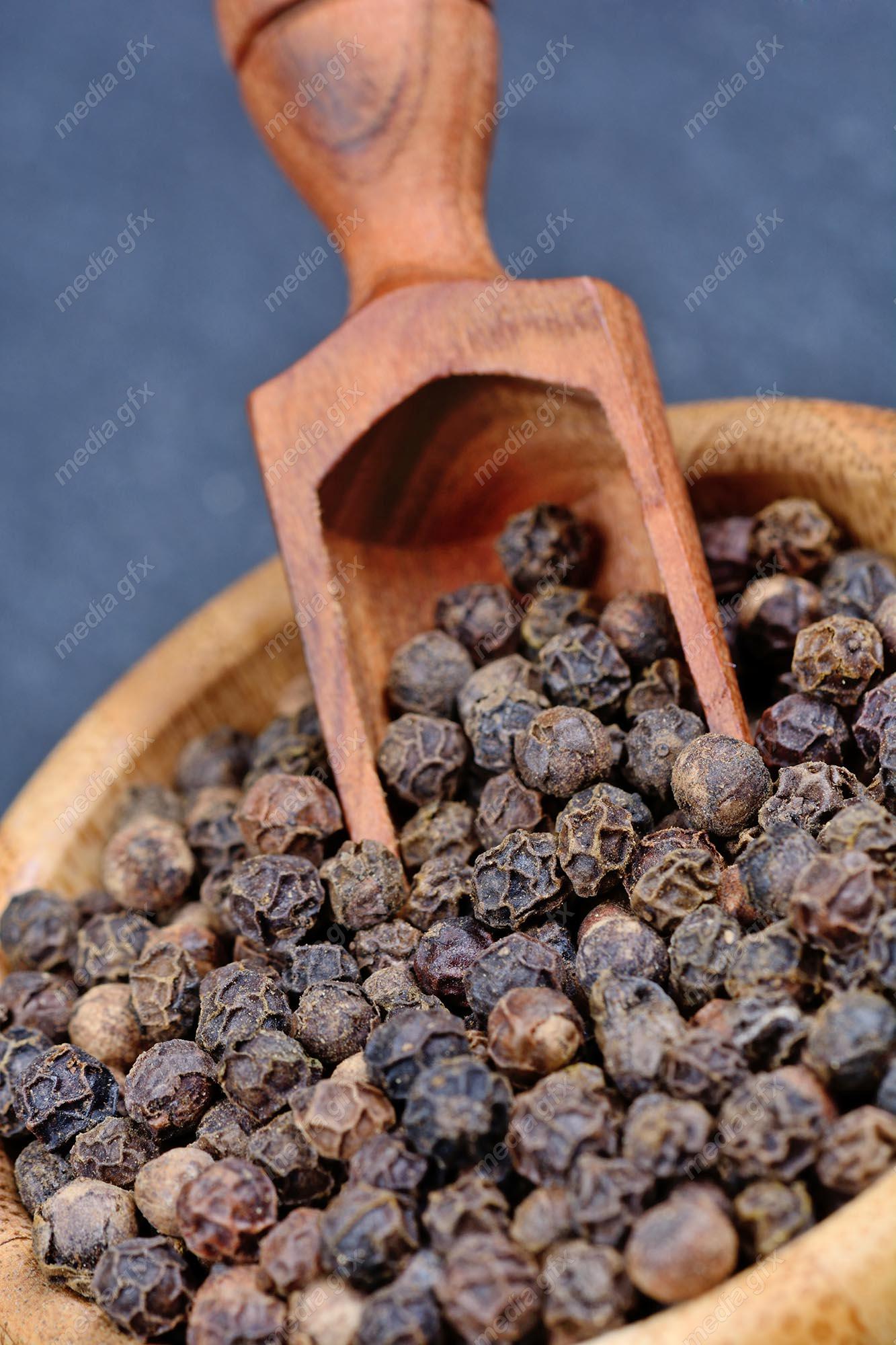 عکس با کیفیت دانه فلفل سیاه آسیاب نشده MJ004756