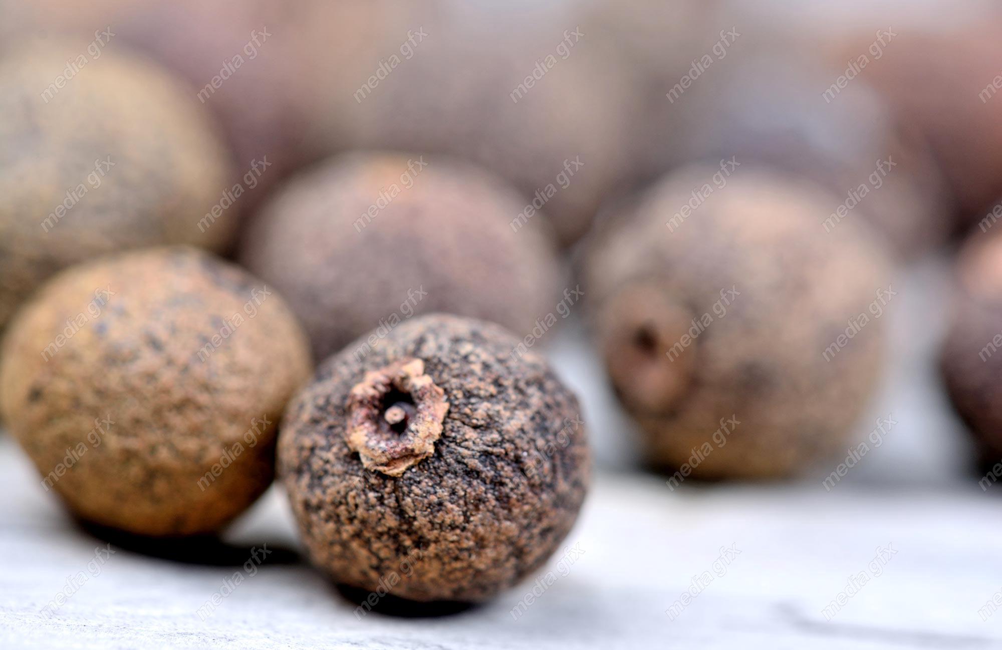 عکس با کیفیت دانه فلفل سیاه آسیاب نشده MJ004757