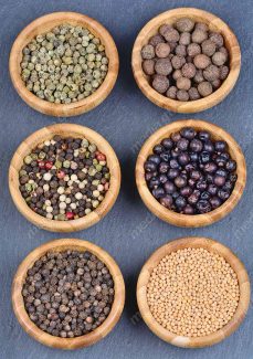 عکس با کیفیت دانه فلفل سیاه آسیاب نشده MJ004759