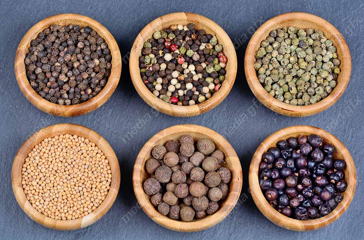 عکس با کیفیت دانه فلفل سیاه آسیاب نشده MJ004760