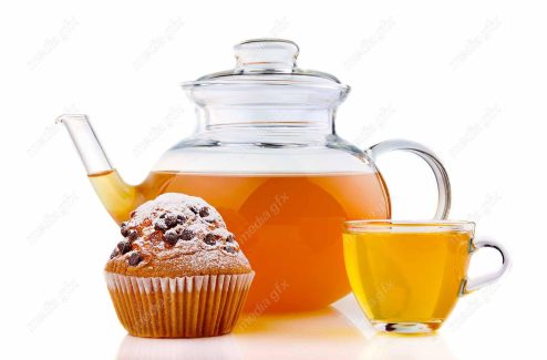 عکس با کیفیت دمنوش دارچین در قوری و فنجان شیشه ای و کیک MJ004793