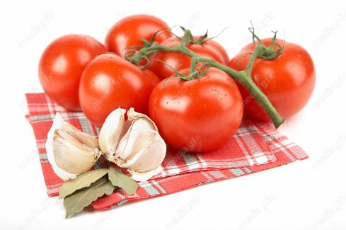 عکس با کیفیت گوجه فرنگی پس زمینه سفید MJ005374